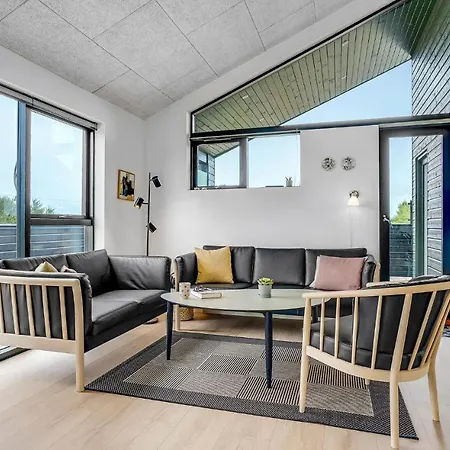 Stunning In With 4 Bedrooms And Wifi Дом отдыха *