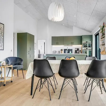 Дом отдыха Stunning In With 4 Bedrooms And Wifi *