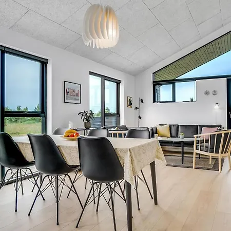 Stunning In With 4 Bedrooms And Wifi Дом отдыха *